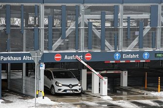 Schwarzenberg verkürzt maximale Parkdauer in der Altstadt - Seit knapp zwei Monaten ist das städtische Parkhaus an der Erlaer Straße in Schwarzenberg nutzbar. Wird im Kernbereich der Altstadt die Höchstparkdauer nun auf eine Stunde reduziert, rückt das Parkhaus stärker in den Fokus.