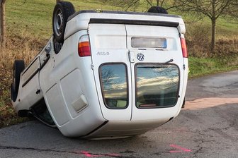Schwarzenberg: VW landet nach Unfall auf dem Dach -