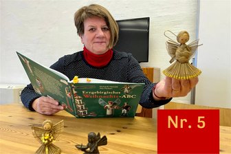 Schwarzenberger Adventskalender: Kaffeeklatsch im Depot mit Hintergründigem zur Weihnacht im Erzgebirge - Museumsmitarbeiterin Anette Barth hat die Terminkette der Weihnachtszeit im Erzgebirge mal genauer studiert und beantwortet die Frage: Wann fängt eigentlich Weihnachten an?