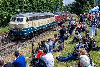 Schwarzenberger Eisenbahntage locken Besucher in Scharen ins Erzgebirge - Die Besucher bekamen in Schwarzenberg zahlreiche Loks verschiedener Baureihen zu sehen.