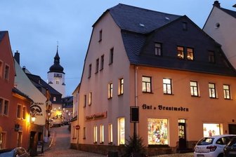 Schwarzenberger Händler vermissen das Markttreiben - Geschäftsleute von Schwarzenberg laden mit vielen Geschenktipps zum Fest zu einem langen Einkaufssamstag ein.