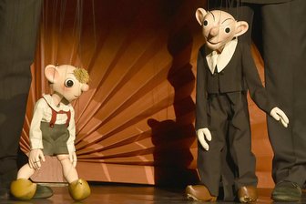 Schwarzenberger Kunstpreis für Kinder ausgelobt: Diesmal geht es um Holz-Köpfe und Spiel-Steine - Die Kultfiguren Spejbl (r.) und Hurvínek gehören zu den wohl bekanntesten „Holzköpfen“.