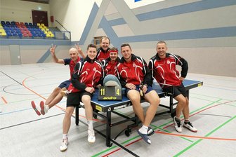 Schwarzenberger Tischtennis-Teams feiern drei deutliche Siege - Hatten nach dem 11:4 gegen Hohenstein IV gut lachen: Die Tischtennisspieler des 1. TTV Schwarzenberg sind derzeit Zweiter der Landesliga.