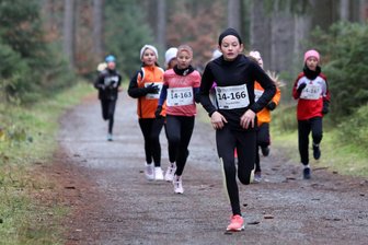 Schwarzenberger Vereinscross lockt Jung und Alt vom Sofa nach Geyer - Dem nasskalten Wetter trotzte voriges Jahr auch Franziska Böhm vom LV 90 Erzgebirge. Kommenden Mittwoch geht der Vereinscrosslauf der WSG Schwarzenberg-Wildenau in die nächste Runde.