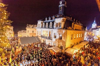 Schwarzenberger Weihnachtsmarkt öffnet: Was Besucher jetzt wissen müssen - Das Bergzeremoniell im Anschluss an die Bergparade ist immer einer der Höhepunkte des Weihnachtsmarkts in Schwarzenberg.
