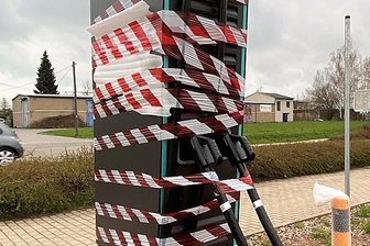 Schwarzer Kasten an der Chemnitzer Straße: Was steht hier in Mittweida? - Diese Box steht seit vergangener Woche an der Chemnitzer Straße schräg gegenüber von Aldi. 