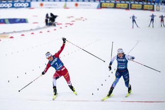 Schwedin Andersson gewinnt Länderkampf gegen Norwegerin Johaug im Fotofinish - Knapper geht es nicht. Ebba Andersson (re.) siegt knapp vor Therese Johaug. Foto: Imago