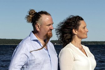 Schwedisches Duo bringt Folk-Rock nach Hermsdorf - Folkmusiker Stefan Johansson bringt diesmal Linda Blixt als musikalische Verstärkung mit.