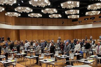 Schweigeminute in Chemnitz für verstorbenen OB von Limbach-Oberfrohna - Der Stadtrat tagt am Mittwoch im Carlowitz-Congresscenter.