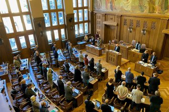 Schweigeminute in Chemnitzer Stadtrat für Egmont Elschner - Schweigeminute für Egmont Elschner zu Beginn der öffentlichen Sitzung des Stadtrats am Mittwoch.
