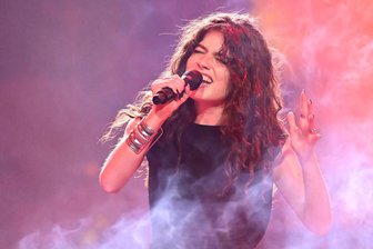 Schweigen ist Gold: Muss der deutsche ESC-Beitrag Abor & Tynna das Finale absagen? - Wird sie bis zum ESC-Finale stimmlich fit? Tünde Bornemisza von Abor & Tynna beim deutschen Vorentscheid des Eurovision Song Contest.