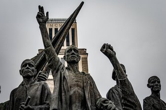Schweigen, Schock und Tränen: So erleben Schüler aus Rochlitz den Besuch des KZ Buchenwald - Die Mahn- und Gedenkstätte Buchenwald bei Weimar war jetzt Ziel einer Fahrt der neunten Klassen des Rochlitzer Gymnasiums.