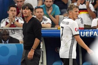 Schweinsteiger auf Platz zwei: Die Spieler mit den meisten EM-Einsätzen - Bastian Schweinsteiger (r.)