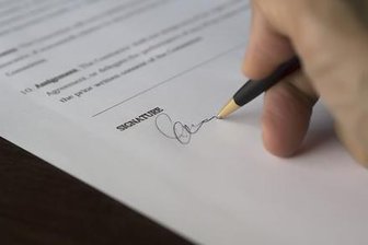 Schweizer Group: Investor für Plauener Werk gefunden - Der Standort Plauen des insolventen Automobilzulieferers Schweizer Group ist verkauft worden (Symbolfoto).
