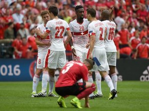Schweizer Sieg im Duell der Brüder - 1:0 gegen Albanien - Mit etwas Glück gelang den Schweizern ein Auftaktsieg gegen Albanien.