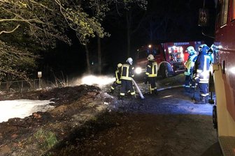 Schwelbrand in Netzschkau - Am Samstagmorgen gegen 4 Uhr rückten Feuerwehrleute zu einem Schwelbrand in Netzschkau im Ortsteil Lambzig aus.