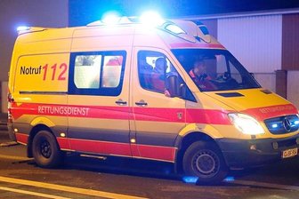 Schwer verletzt: 25-Jähriger gerät mit Auto ins Schleudern - 