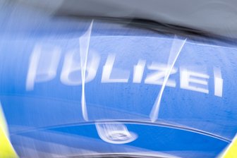 Schwere Verletzungen erlitten: Mopedfahrer wird Kurve zum Verhängnis - In Königsfeld ist ein Mopedfahrer bei einem Unfall schwer verletzt worden.