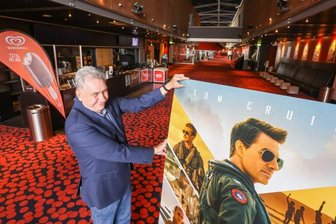 Schwere Zeiten für die Kinos in Chemnitz: Generation 50 plus bleibt weg - Superstar Tom Cruise lockt die Kinogänger derzeit mit einer Fortsetzung des Blockbusters "Top Gun" in die Kinos. Im Cinestar in der Galerie Roter Turm schaut Leiter Bernd Karnatz optimistisch auf die Kino-Saison im Herbst. 