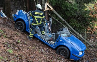 Schwerer Autounfall auf der B175 bei Rochlitz - Der Unfall ereignete sich auf der B175 bei Rochlitz.