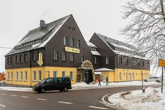 Schwerer Diebstahl im Berghof Seiffen: Polizei findet überraschend die Beute - In das Seiffener Hotel Berghof wurde in der Nacht zum Samstag eingebrochen. Nun sind die Ermittler einen großen Schritt weiter gekommen.