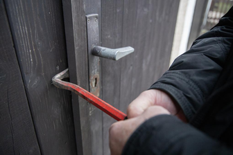 Schwerer Diebstahl in Plauen: Kabel und Rohre im Wert von 20.000 Euro gestohlen - 