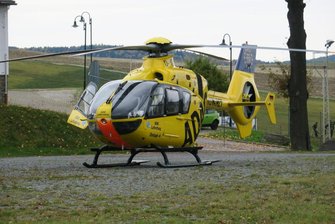Schwerer Mopedunfall in Raschau - Zeugen gesucht - Der Jugendliche wurde mit einem Rettungshubschrauber in ein Krankenhaus gebracht.
