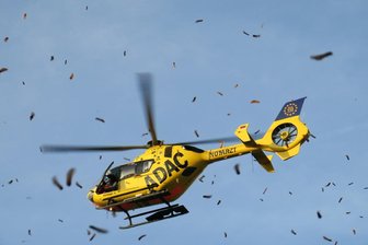 Schwerer Motoradunfall auf der B169 - Der schwer verletzte Fahrer eines Motorrads der Marke Husqvarna wurde ins Krankenhaus geflogen.