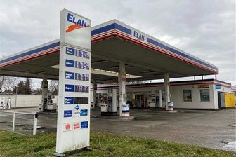 Schwerer Raub an der Elan-Tankstelle in Limbach-Oberfrohna: Gab es einen persönlichen Zusammenhang zwischen Täter und Opfer? - In Limbach-Oberfrohna wurde am 23. Januar eine Tankstellen-Mitarbeiterin angegriffen.