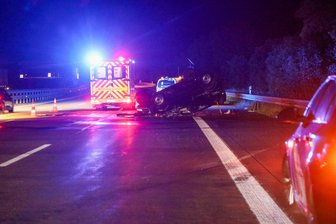 Schwerer Unfall auf der A 4 bei Berbersdorf: Auto überschlägt sich - In der Nacht zum 30. Mai waren Rettungskräfte auf der A 4 im Einsatz.