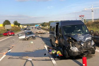 Schwerer Unfall auf der A 4: Fahrer muss reanimiert werden -