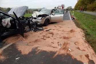 Schwerer Unfall auf S 207 fordert sechs Verletzte - 