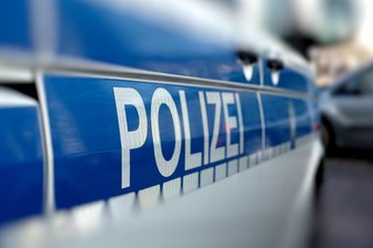 Schwerer Unfall im Erzgebirge: Auto erfasst Kleinkind - Ein schwerer Unfall hat sich am Freitag in Aue-Bad Schlema ereignet.
