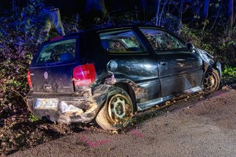 Schwerer Unfall im Erzgebirge: Pkw überschlägt sich - vier Personen verletzt - 