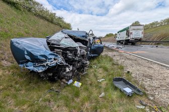 Schwerer Unfall im Erzgebirge: Zwei Personen verletzt – Rettungshubschrauber im Einsatz - Bei einem schweren Unfall auf der B 174 wurden am Mittwoch eine Person schwer und eine weitere leicht verletzt.
