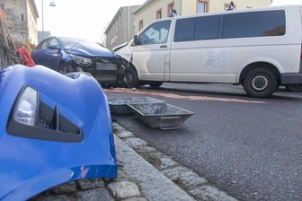 Zwei Autos sind am Samstagnachmittag in Drebach zusammengestoßen.