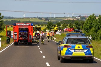 Schwerer Unfall in Hartha: Motorradfahrer gerät in Gegenverkehr - In Hartha ist ein Motorradfahrer bei einer Kollision schwer verletzt worden.