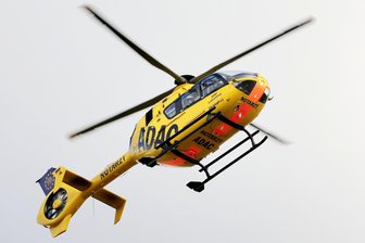 Schwerer Unfall in Markneukirchen: Rettungshubschrauber im Einsatz - Ein Rettungshubschrauber kam nach dem Unfall auf der B 283 zum Einsatz.