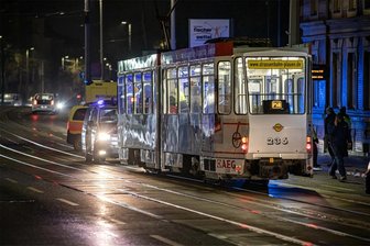 Schwerer Unfall in Plauen: Zwei Menschen beim Einsteigen in Straßenbahn angefahren - Der Unfall ereignete sich an der Kreuzung Pausaerstraße/Morgenbergstraße am Mittwochmorgen.