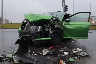 Schwerer Verkehrsunfall auf B169 - Zwei Schwerverletzte -