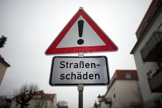 Schwerlastsverkehr: Gemeinde im Vogtland will ihre Straßen schützen - Straßenschäden sind für Kommunen eine dauerhafte finanzielle Belastung.