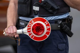 Schwerpunktkontrollen der Polizei rund um Zwickau: Für einen Autofahrer wird das richtig teuer - An vier Stellen rund um Zwickau kontrollierte am Mittwoch die Polizei.