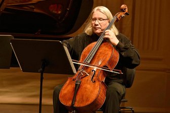 Schwerstarbeit zum Jubiläum: 14-Stunden-Tage in der Idylle Bad Elster - Der Cellist und Leipziger Hochschulprofessor Peter Bruns ist seit der Gründung 2014 künstlerischer Leiter der Internationalen Chursächsischen Meisterkurse Bad Elster. Dieses Amt übt er gemeinsam mit dem geschäftsführenden Intendanten der Chursächsischen Veranstaltungsgesellschaft, Generalmusikdirektor Florian Merz, aus.