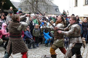 Schwertkämpfe in Zschopau: Was das Mittelalterspektakel auf Schloss Wildeck am Wochenende noch zu bieten hat - Ritterspiele gehören zu den Attraktionen des Spektakels am Wochenende auf Schloss Wildeck.
