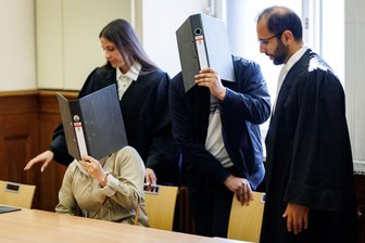 Schwestern ertrinken in See - Eltern ohne Strafe verurteilt - Die Eltern der Mädchen waren wegen fahrlässiger Tötung angeklagt.