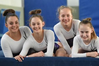 Schwestern sorgen für Novum - Für Chemnitz starten Pauline und Helene Schäfer, Anuschka Maltzan, Lisa Schöniger und Sophie Scheder (v. l.) in der Bundesliga. Zum Team gehören weiterhin die Österreicherin Lisa Ecker und die Hallenserin Nadja Schulze.