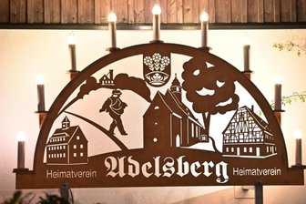 Schwibbogen grüßt aus Adelsberg -
