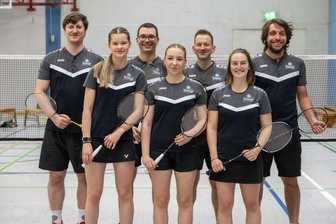 Schwierige Badminton-Saison für ATSV Freiberg: Klassenerhalt und Hoffnung auf mehr - Klassenerhalt geschafft: Marcus Gast, Felix Liebscher, Michael Prinz und Florian Honeit (hintere Reihe von links) sowie Laura Näke, Mia Butter und Anna Hasche (vorn von links).