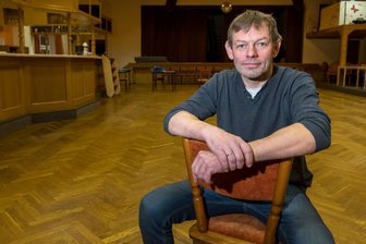 Schwimmbad, Sauna, Tanzlokal: Was passiert mit Erzgebirgshof? - Falk Hantke sucht nach der krankheitsbedingten Schließung einen Käufer für den Erzgebirgshof. Ende November fand im großen Saal die letzte Veranstaltung statt.
