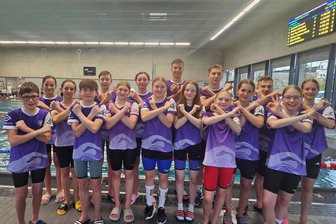 Schwimmer aus dem Erzgebirge überzeugen in Chemnitz - Veilchen als Solist und im Team stark - Haben ihre Trainer mit sehr guten Ergebnissen erfreut: die Schwimmerinnen und Schwimmer des FC Erzgebirge Aue.